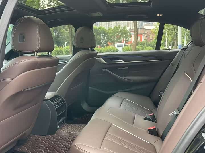 Фото 5 - BMW 5 Series