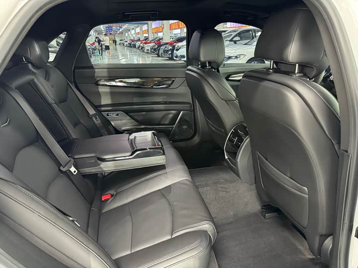 Фото 9 - Cadillac CT6