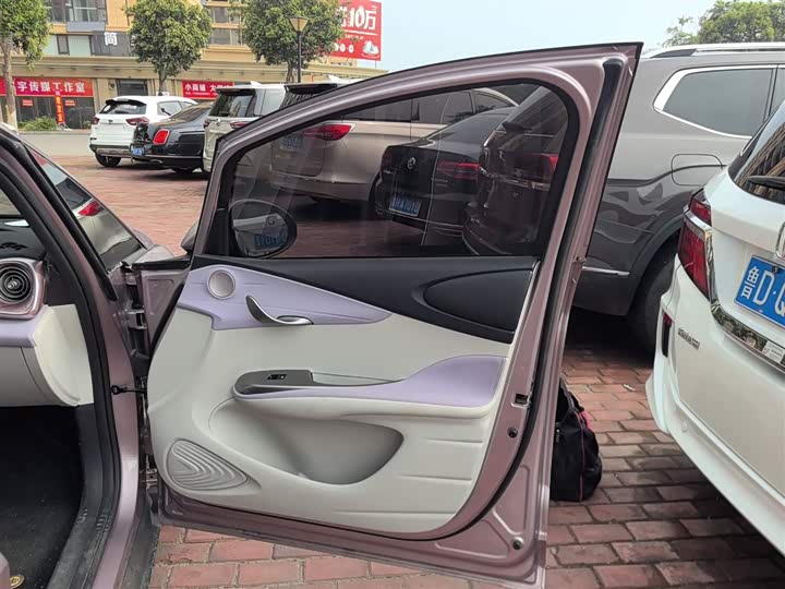 Фото 19 - BYD Dolphin