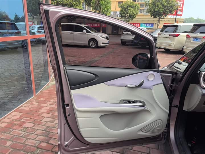 Фото 21 - BYD Dolphin