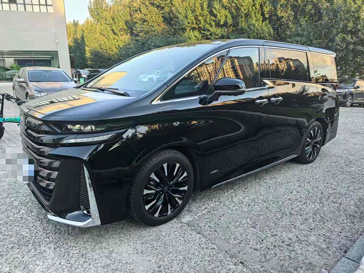 Фото 1 - Toyota Vellfire