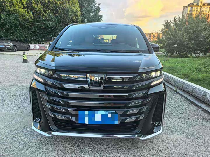 Фото 2 - Toyota Vellfire