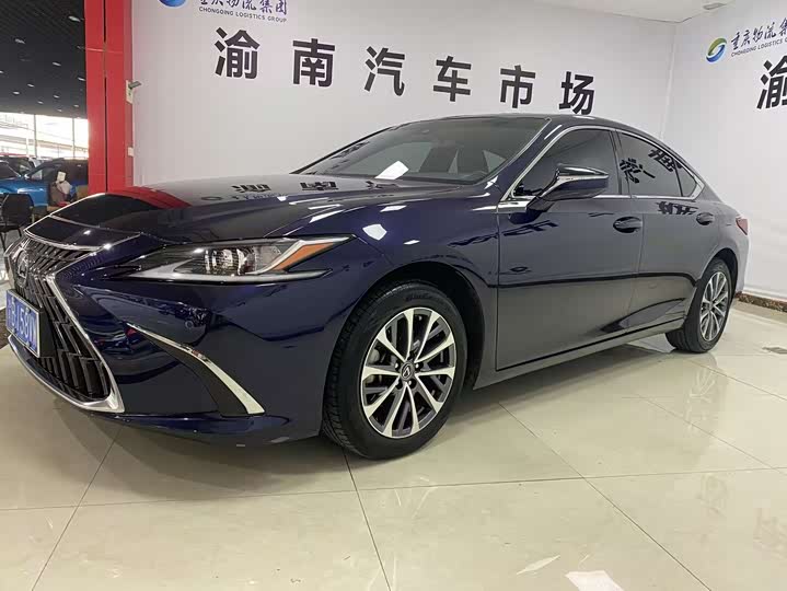 Фото 1 - Lexus ES