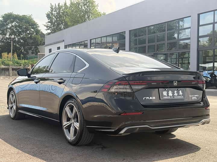 Фото 18 - Honda Accord