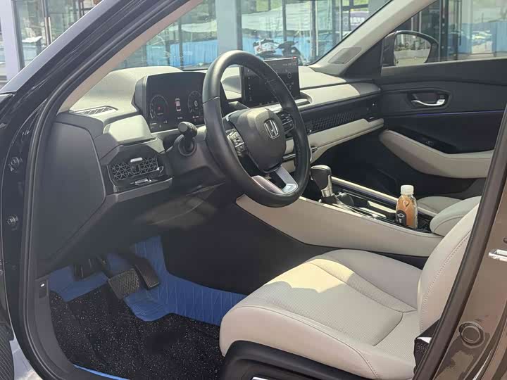 Фото 9 - Honda Accord