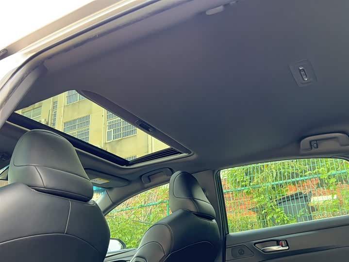 Фото 21 - Toyota Avalon