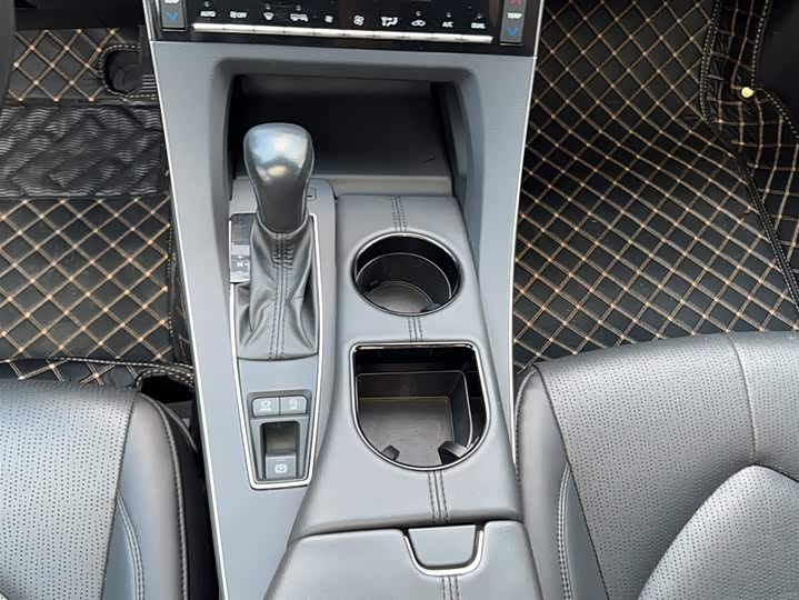 Фото 4 - Toyota Avalon