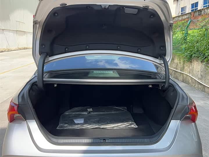 Фото 7 - Toyota Avalon