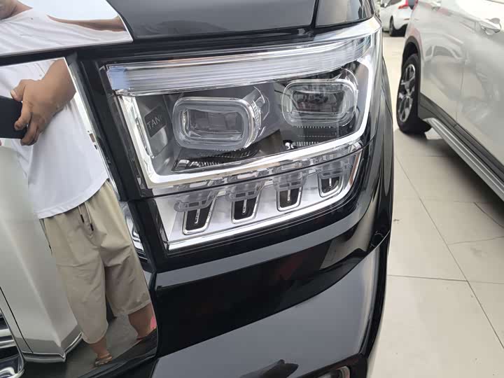 Фото 11 - Tank 500 Hybrid