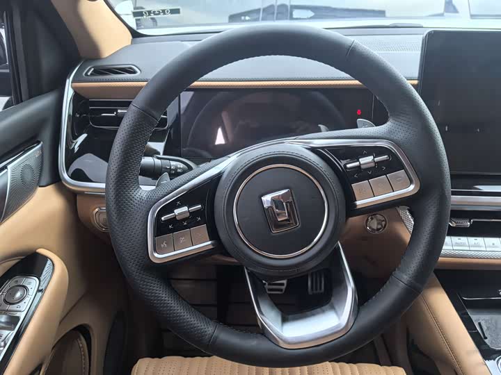 Фото 6 - Tank 500 Hybrid