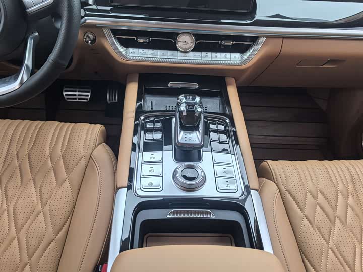 Фото 8 - Tank 500 Hybrid