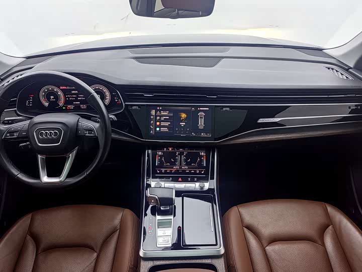 Фото 10 - Audi Q7