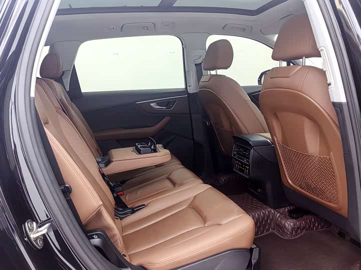 Фото 11 - Audi Q7