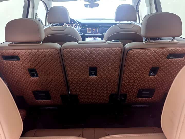 Фото 12 - Audi Q7