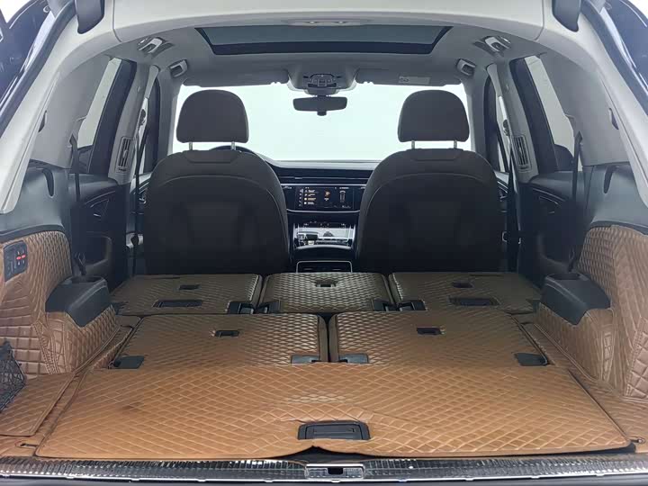 Фото 13 - Audi Q7