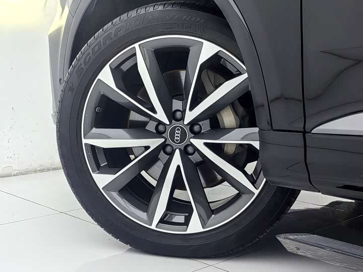 Фото 5 - Audi Q7