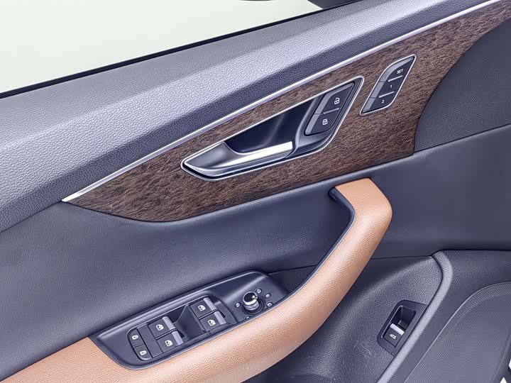 Фото 7 - Audi Q7