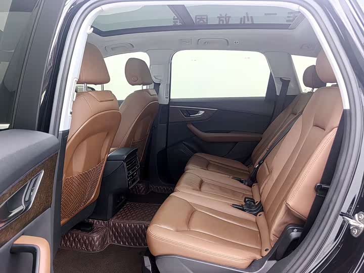 Фото 9 - Audi Q7