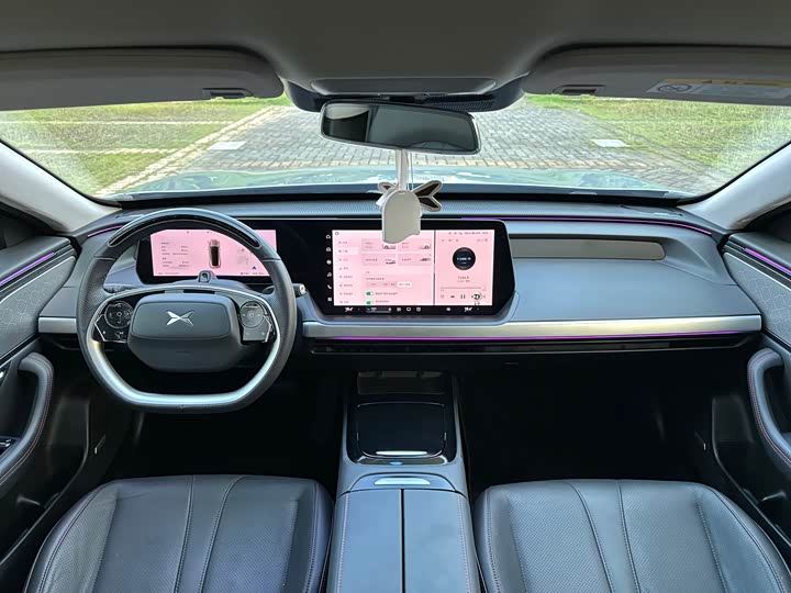 Фото 13 - XPeng P7