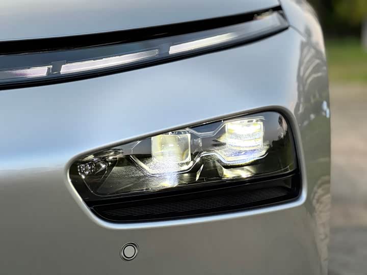 Фото 21 - XPeng P7