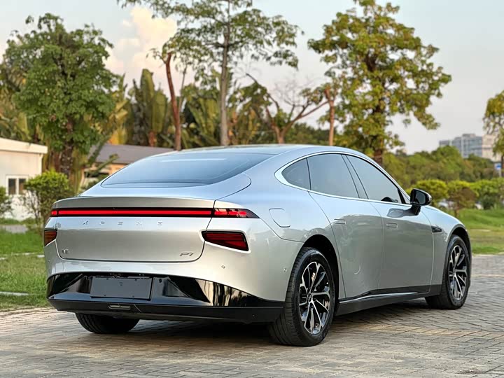 Фото 9 - XPeng P7