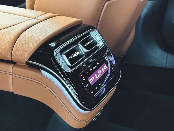 Фото 10 - Mercedes-Benz S-Class