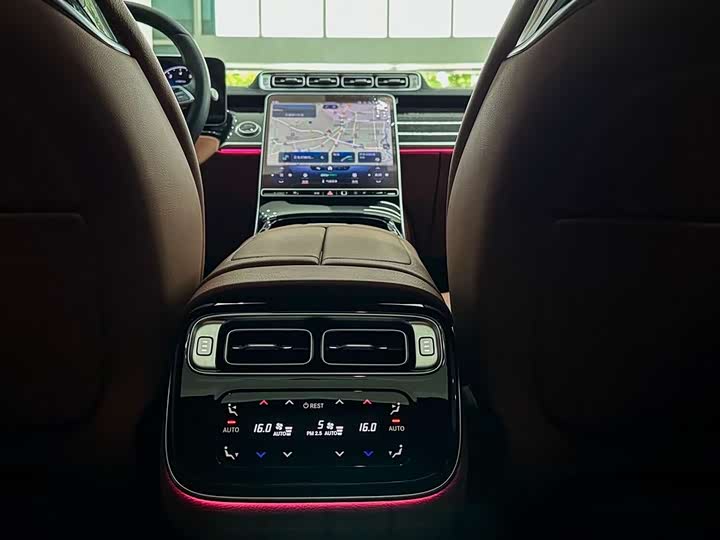 Фото 15 - Mercedes-Benz S-Class