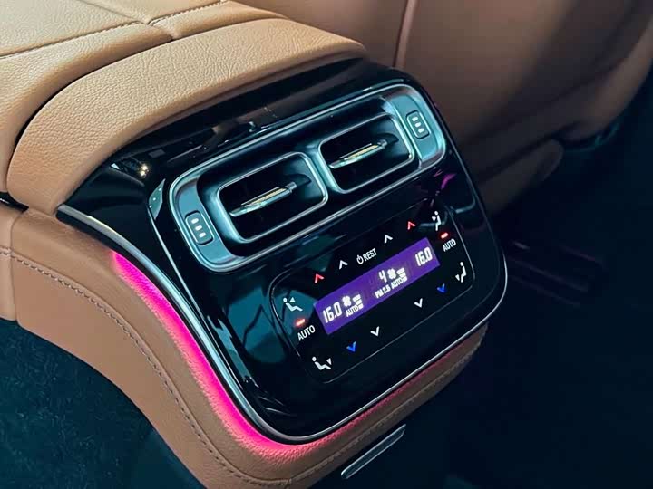 Фото 16 - Mercedes-Benz S-Class