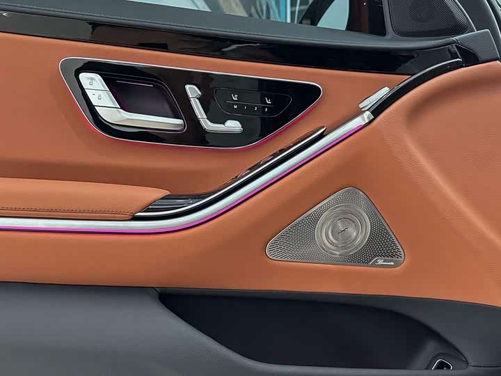 Фото 8 - Mercedes-Benz S-Class