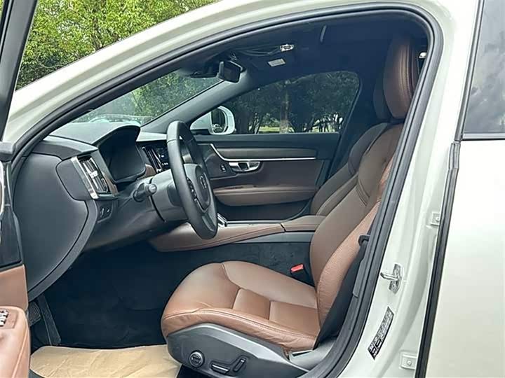 Фото 5 - Volvo V90