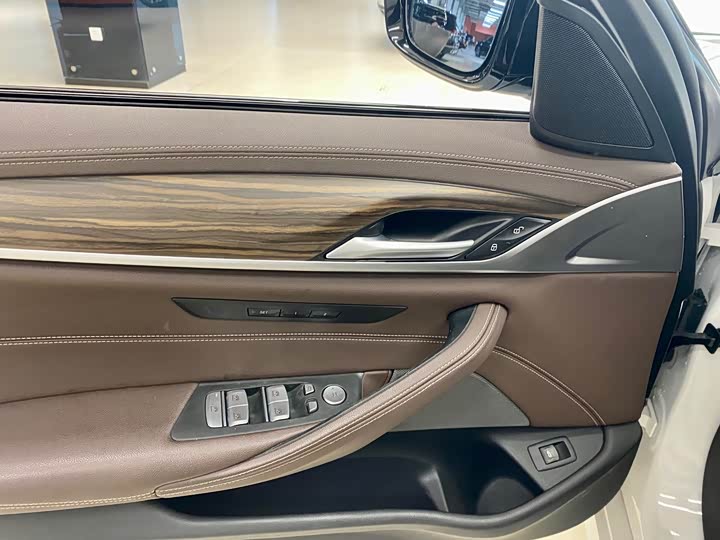 Фото 10 - BMW 5 Series