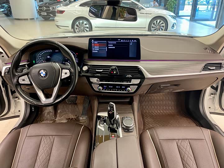 Фото 12 - BMW 5 Series