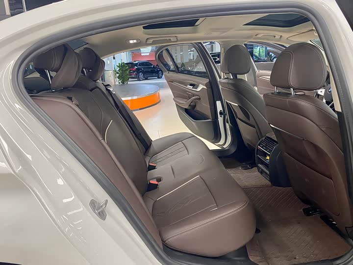 Фото 14 - BMW 5 Series