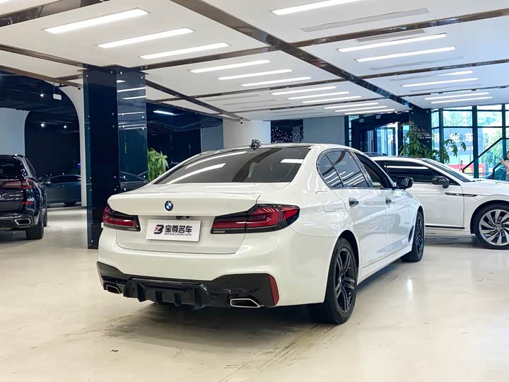 Фото 17 - BMW 5 Series