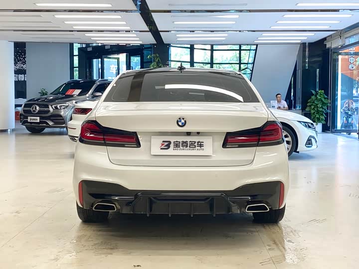 Фото 18 - BMW 5 Series