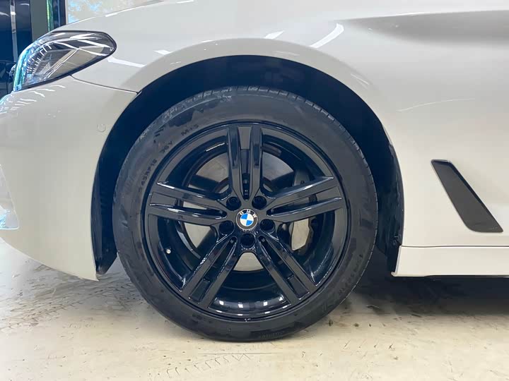 Фото 19 - BMW 5 Series