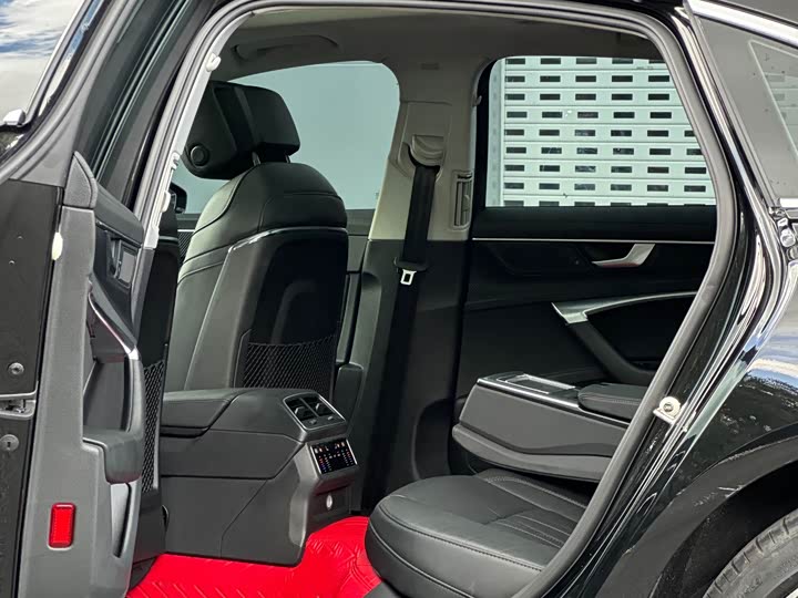 Фото 7 - Audi A6L