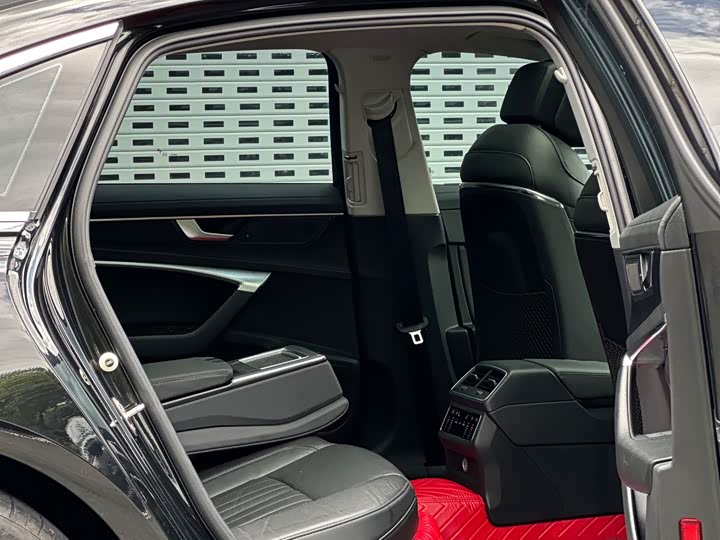 Фото 8 - Audi A6L