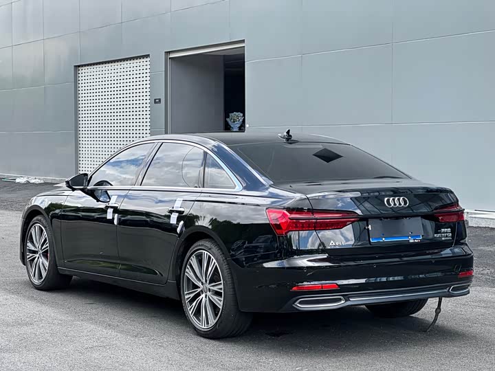 Фото 9 - Audi A6L