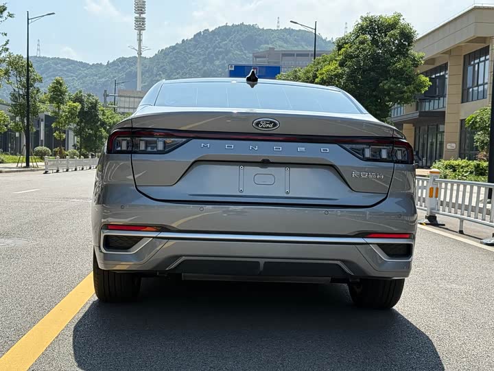 Фото 13 - Ford Mondeo