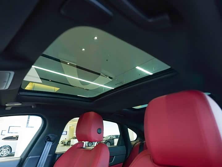 Фото 18 - Jaguar XF L