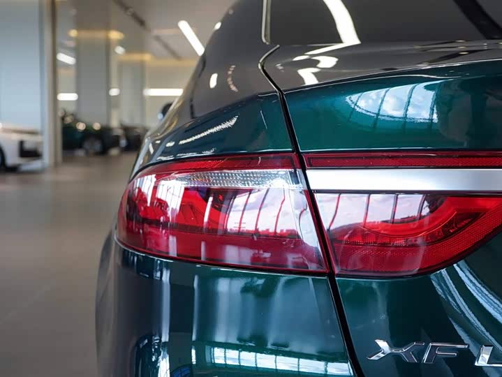 Фото 9 - Jaguar XF L