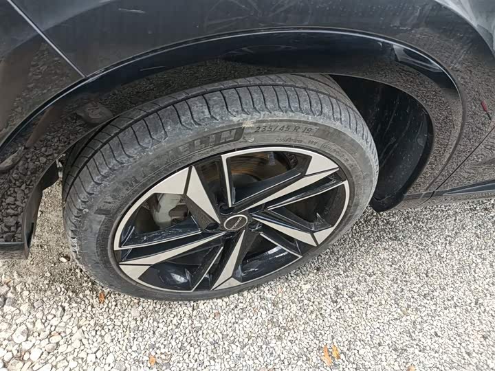 Фото 23 - Roewe RX5 Max