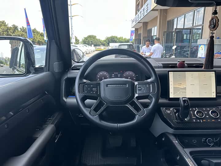 Фото 18 - Land Rover Defender