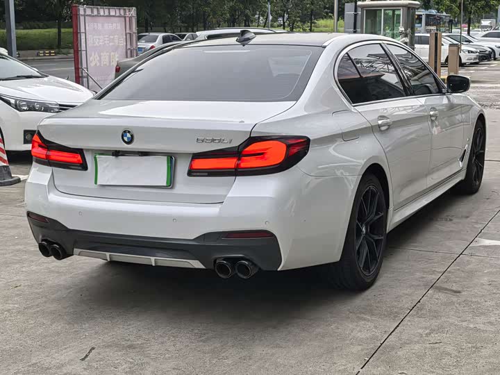 Фото 12 - BMW 5 Series