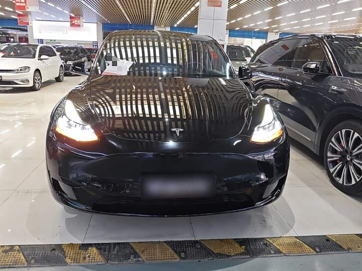 Фото 3 - Tesla Model Y
