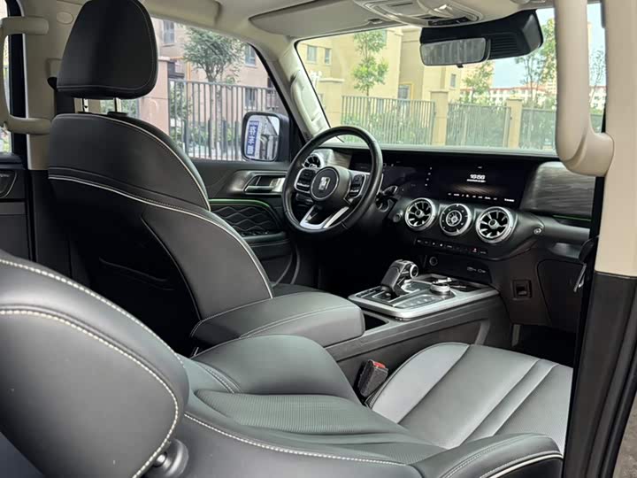 Фото 11 - Tank 300