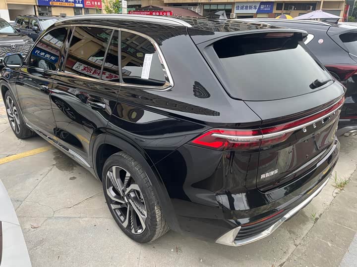 Фото 15 - Geely Monjaro