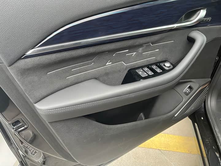 Фото 6 - Geely Monjaro