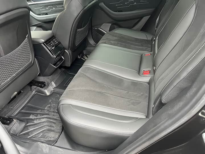 Фото 8 - Geely Monjaro